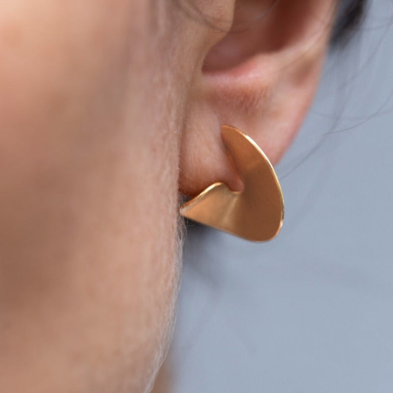 Brinco Leveza • Ouro amarelo 18K
