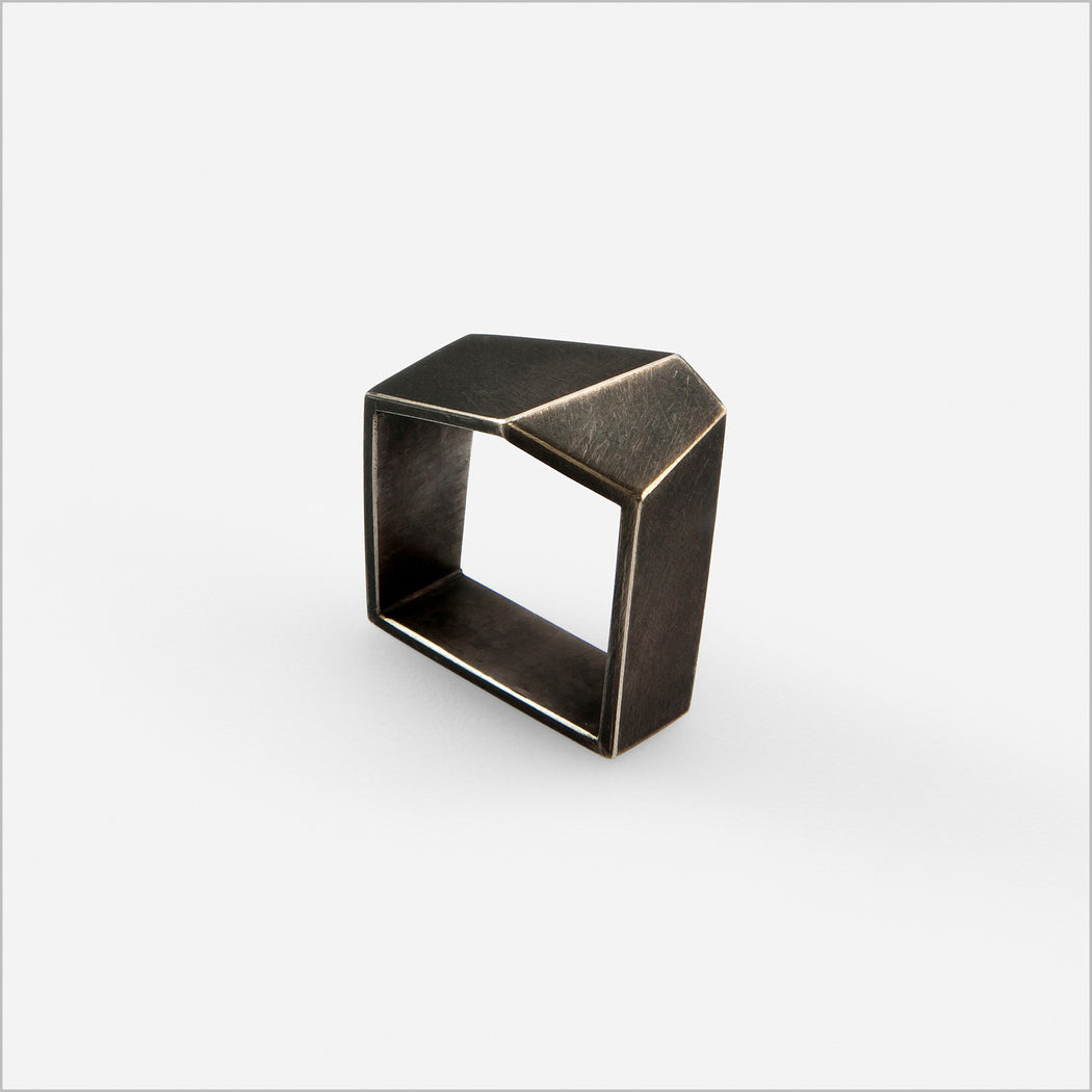 Anel Oblique Fino Black • Prata oxidada
