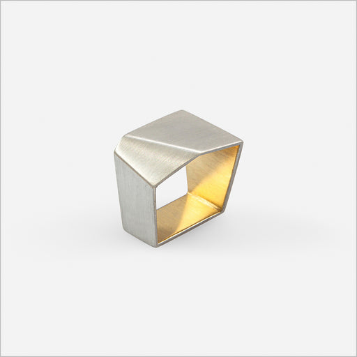 Anel Oblique Largo Bicolor • Prata e banho de ouro