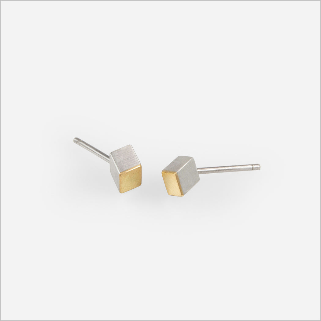 Brinco Cubo Isométrico Bicolor • Prata e Ouro Amarelo 18K