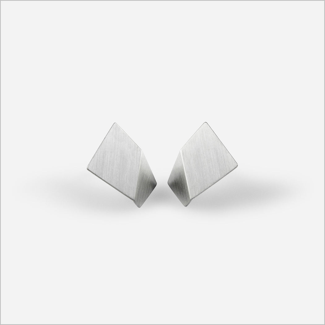 Brinco Oblique • Ouro Branco 18K