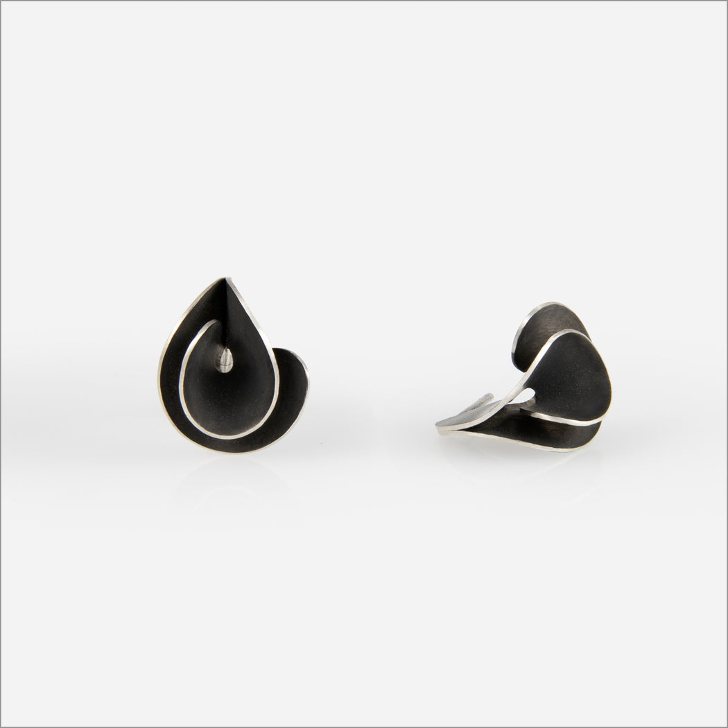 Brinco Contornos Black • Prata oxidada
