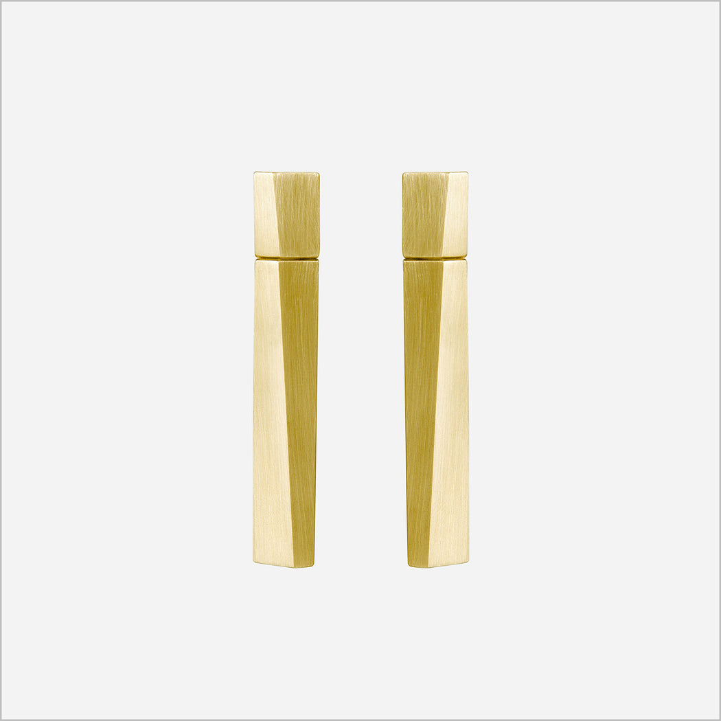 Brinco Diagonal • Ouro Amarelo 18K