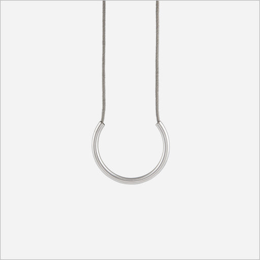 Colar U • Prata com fio cinza