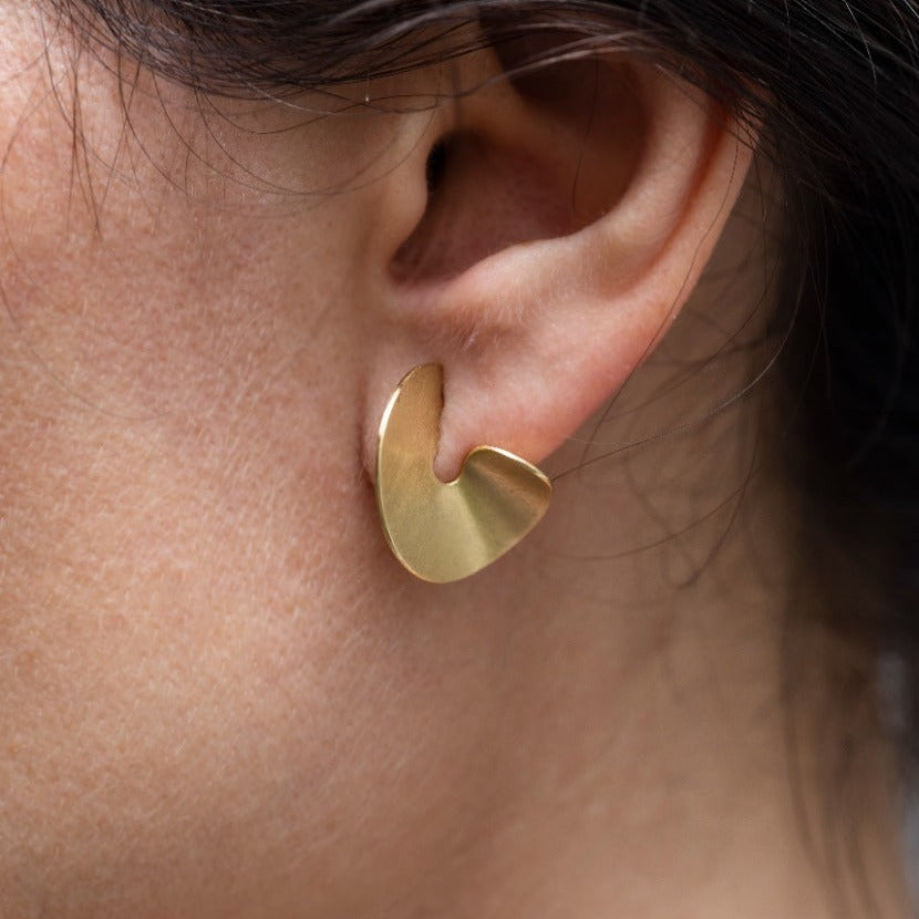 Brinco Leveza • Ouro amarelo 18K