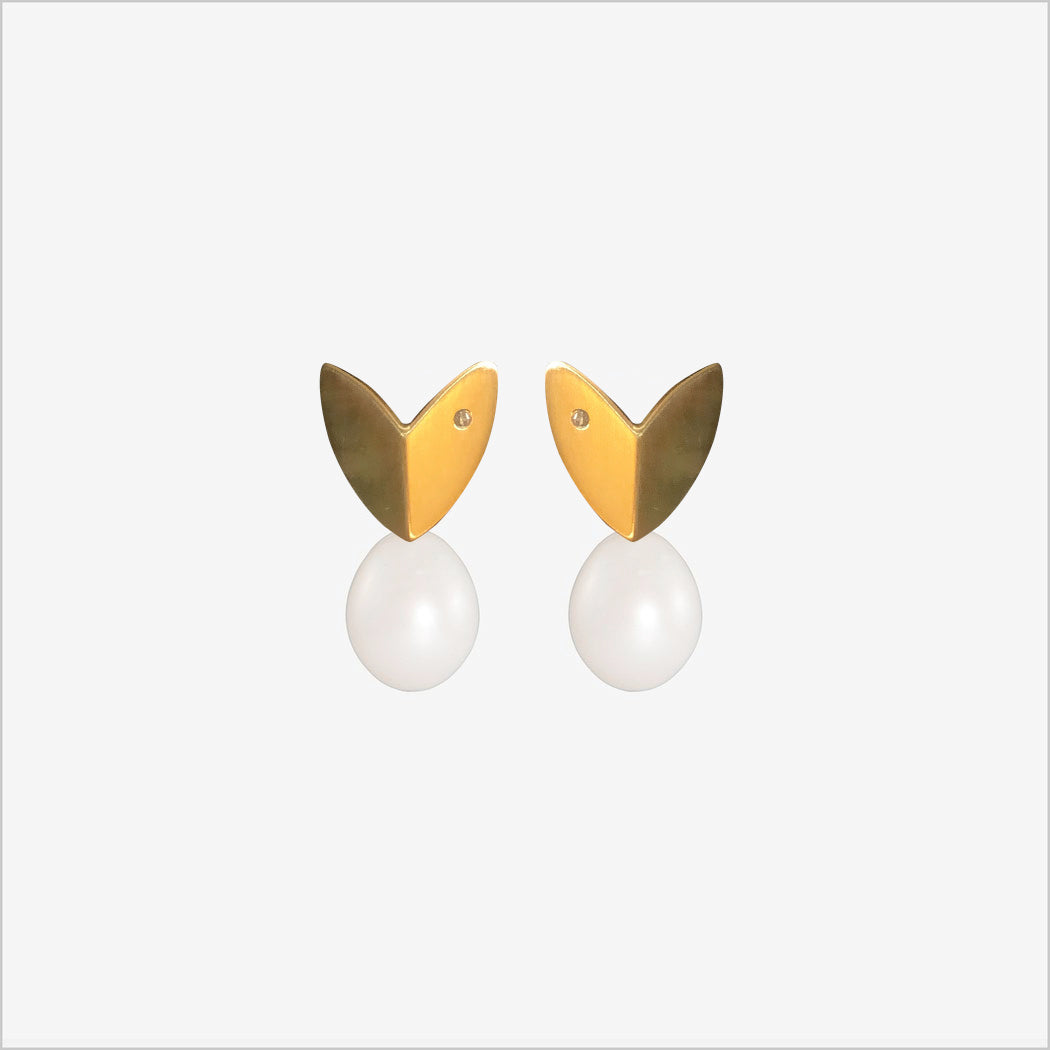 Brinco Herz Invertido • Ouro Amarelo 18K, pérola barroca e 2 diamantes 0,005ct